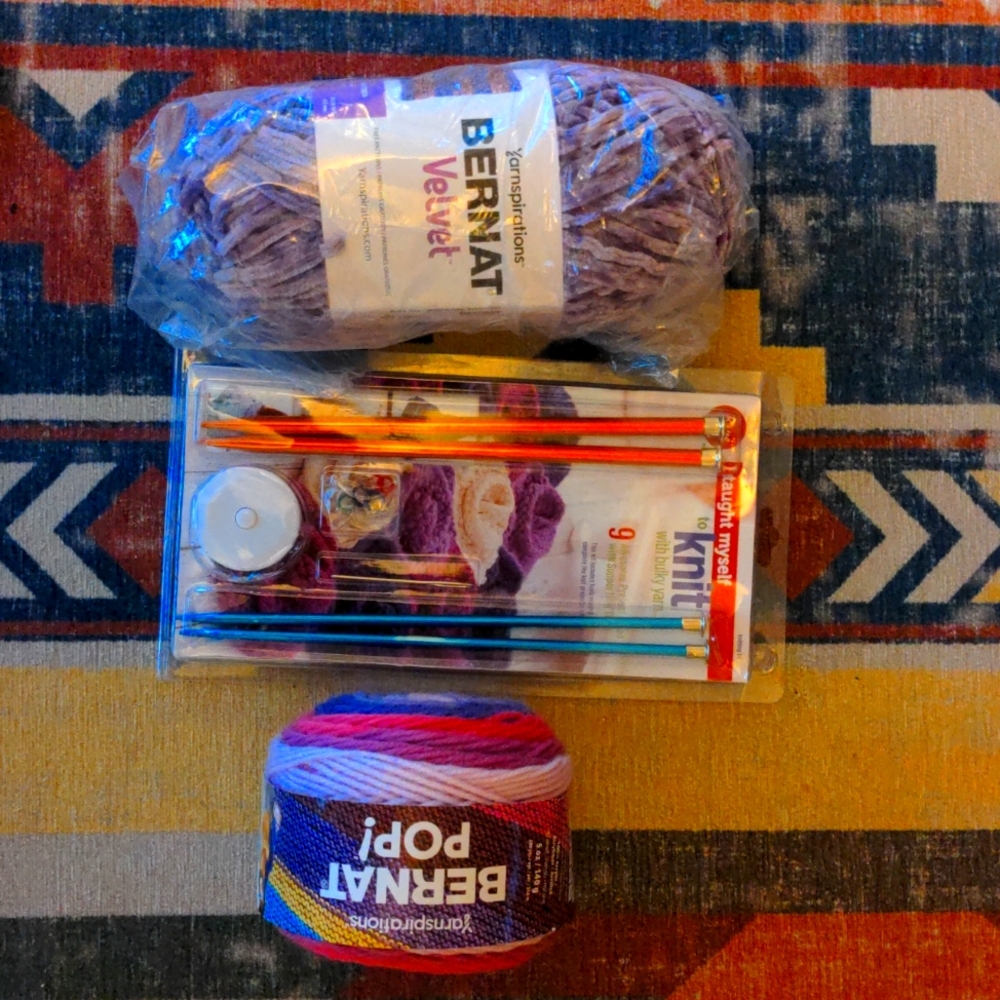 Beginner knitting set with yarn